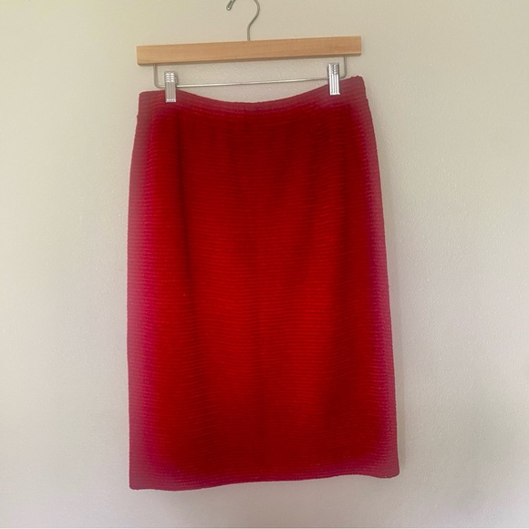 St John women’s red knee length skirt size 8 glitter knit holiday party office - Picture 2 of 6